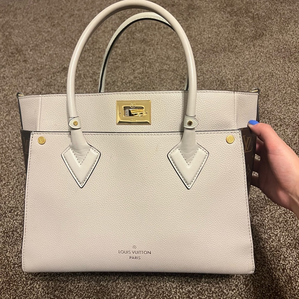 Louis Vuitton On My Side MM